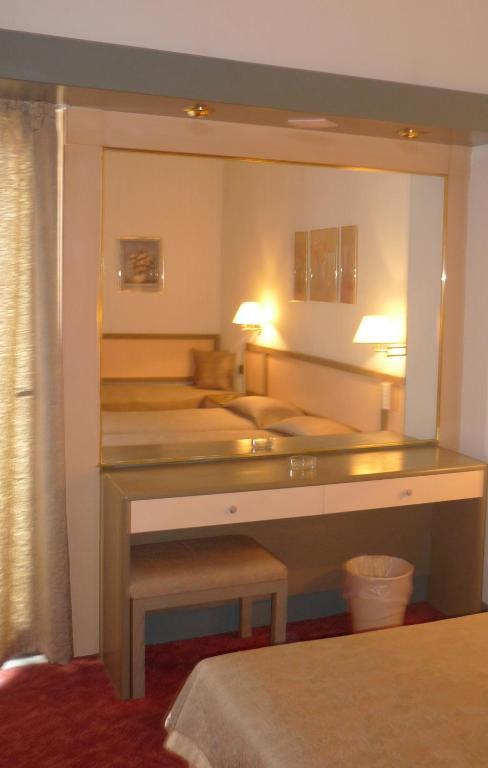 Rainbow Hotel Rhodes City Cameră foto